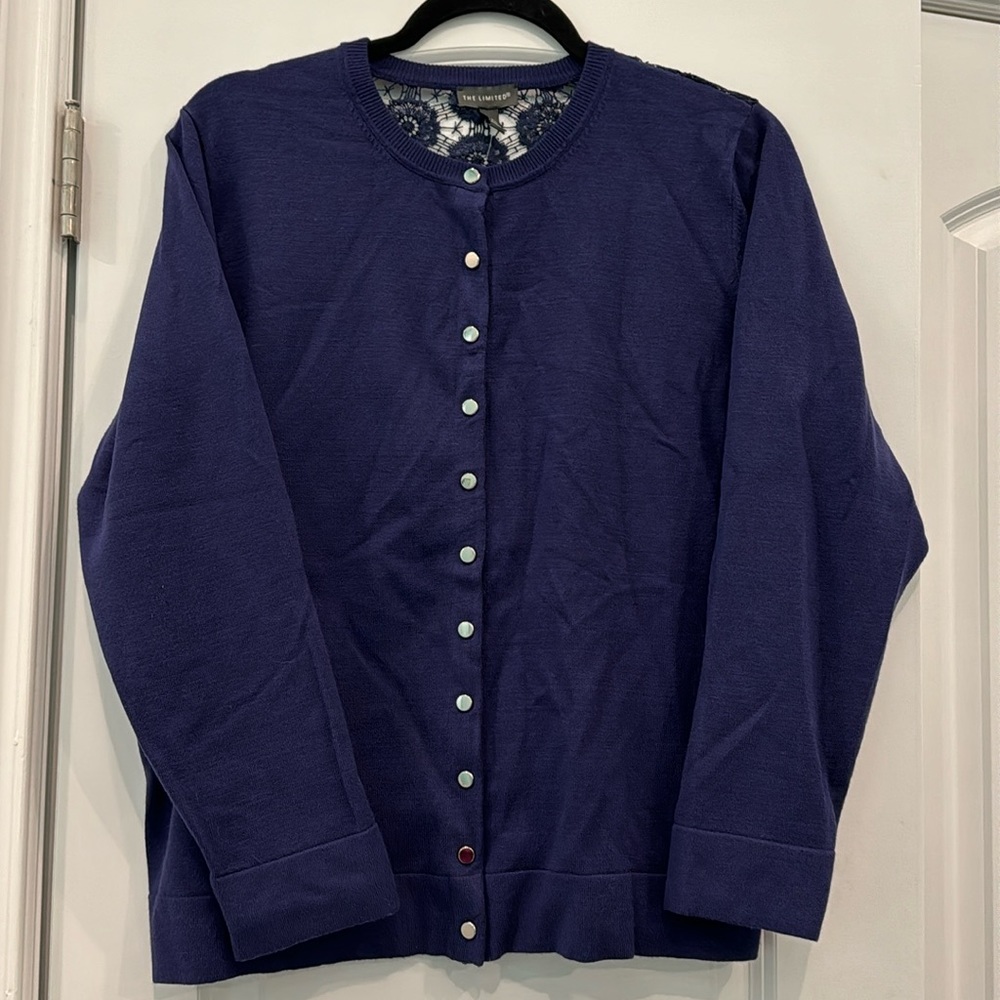 The Limited snap-front cardigan w/ delicately-woven “lace” back. Purple. 1X NWT